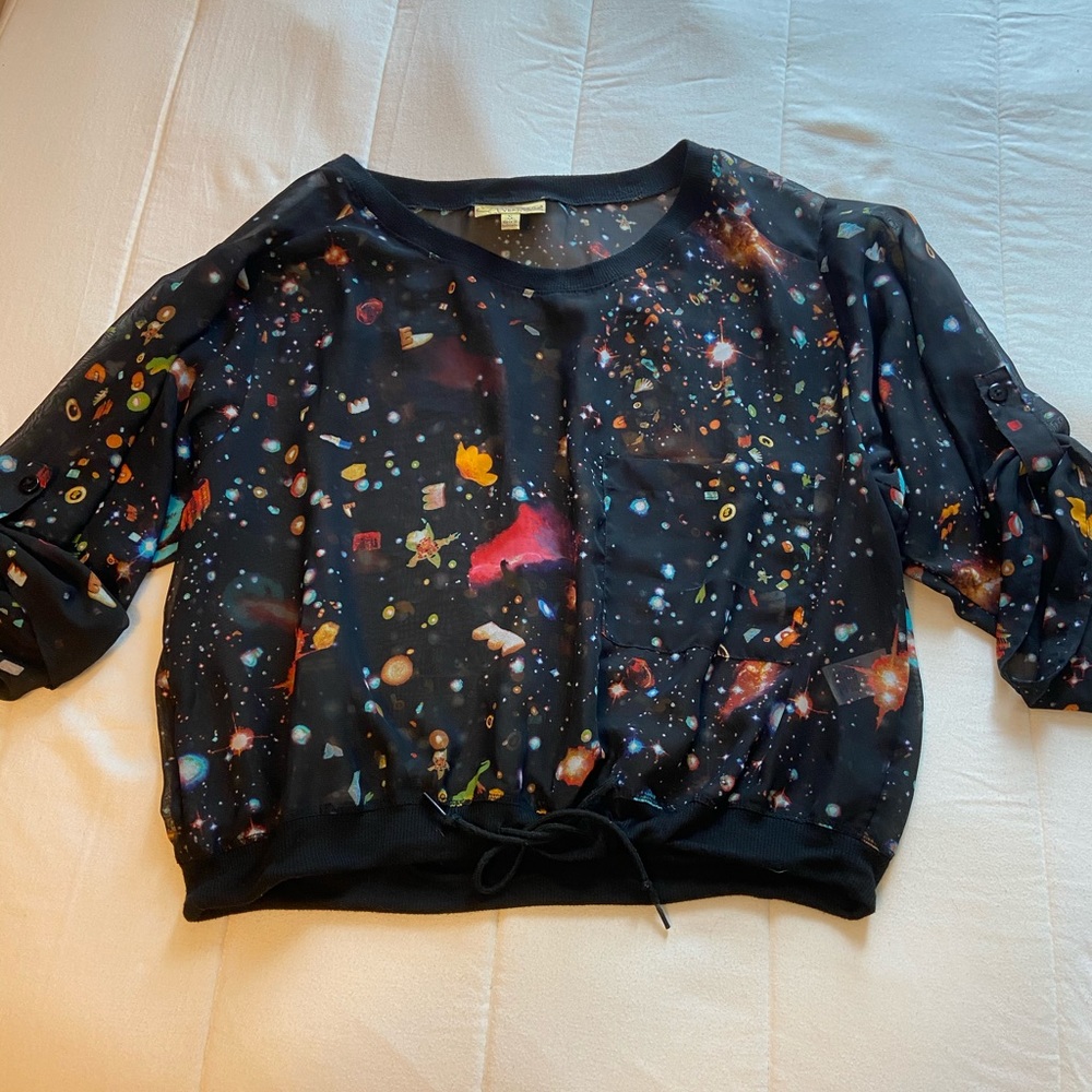 Mesh space top with pocket and quarter sleeves